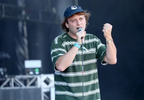 what music genre is mac demarco? exploring the eclectic and melodic tapestry of Mac Demarco's musical journey